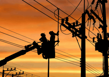 Saiba tudo sobre o reajuste tarifário de energia elétrica aprovado pela Aneel para a Luz e Força Santa Maria (ELFSM) no Espírito Santo. Entenda os percentuais, a vigência e o impacto para consumidores de alta e baixa tensão. Notícias de economia e energia.