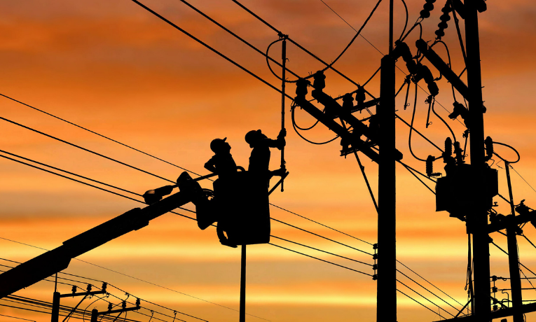 Saiba tudo sobre o reajuste tarifário de energia elétrica aprovado pela Aneel para a Luz e Força Santa Maria (ELFSM) no Espírito Santo. Entenda os percentuais, a vigência e o impacto para consumidores de alta e baixa tensão. Notícias de economia e energia.