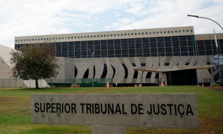 O STJ publicou no Diário Oficial da União a demissão do servidor Márcio José Toledo Pinto, suspeito de envolvimento em venda de sentenças, após constatar que se beneficiou do cargo para interesses pessoais e de terceiros.