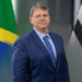 José Dirceu critica Tarcísio de Freitas, governador de São Paulo, afirmando que ele depende do ex-presidente Bolsonaro e não tem força política própria; declaração reforça debates sobre a sucessão presidencial de 2026.