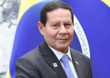 Joice Hasselmann afirma que Hamilton Mourão estava ciente da minuta para fechar o Congresso, revelando detalhes de reuniões no Planalto e alertas ao Supremo Tribunal Federal.