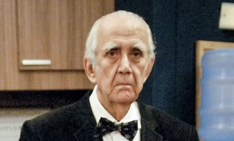 Pedro Farah, humorista e ator com mais de 70 anos de carreira, faleceu aos 95 anos no Rio de Janeiro. Conhecido por papéis em 'Planeta dos Homens' e 'Os Trapalhões', será velado neste sábado (6) no Cemitério do Caju.