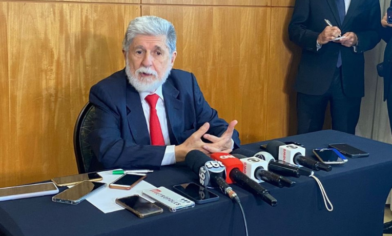 Celso Amorim, assessor da Presidência, reuniu-se com o chanceler chinês Wang Yi em Pequim, reforçando parcerias estratégicas em comércio, tecnologia e defesa entre Brasil e China.