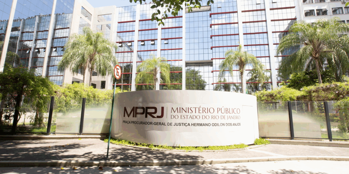 O Ministério Público do Rio ingressou com ação civil contra a prefeitura de Teresópolis para suspender o show do cantor Leonardo, de R$ 800 mil, previsto para 21 de setembro. Cidade vive calamidade financeira com dívidas e atraso em salários.