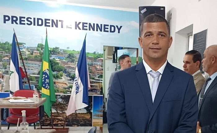 Aprovados em Presidente Kennedy aguardam nomeação enquanto prefeito interino é acusado de manobra política