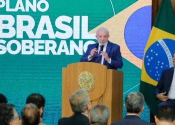 O governo federal publicou Medida Provisória que abre crédito extraordinário de R$ 30 bilhões para o Plano Brasil Soberano, criado para reduzir impactos das tarifas impostas pelos EUA sobre produtos brasileiros.
