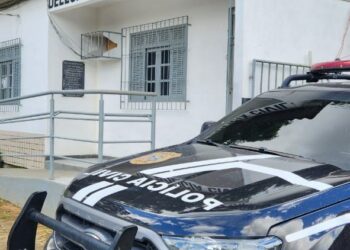Homem de 40 anos é preso em flagrante pela Polícia Civil em João Neiva (ES), suspeito de estuprar adolescente de 17 anos. Caso foi encaminhado ao CDP de Aracruz.