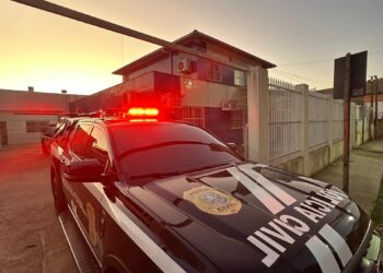 Meta descrição: A Polícia Civil do Espírito Santo prendeu um homem de 36 anos suspeito de tentativa de feminicídio em Barra de São Francisco. A vítima foi atropelada pelo ex-companheiro na frente dos filhos.