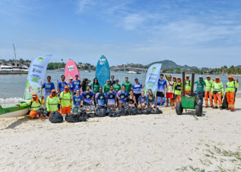 Vitória celebra o Dia Mundial da Limpeza com atividades de conscientização ambiental de 15 a 19 de setembro, envolvendo estudantes, organizações e artistas em ações educativas e de preservação da cidade.