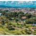 O IBGE inicia mapeamento de áreas verdes urbanas com projeto piloto em Guarulhos e Palmas. O estudo avalia metodologia que poderá ser aplicada em todo o Brasil, combinando imagens de satélite e dados colaborativos.