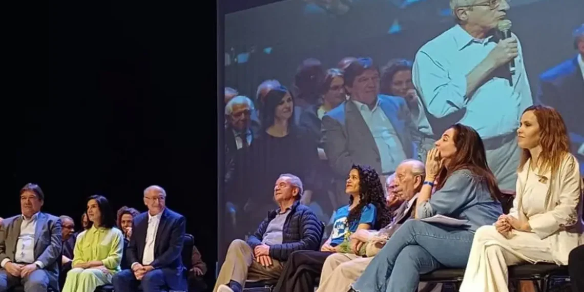 No Dia Internacional da Democracia, o ato Direitos Já! reuniu lideranças políticas e sociais em São Paulo para defender a soberania nacional e criticar a anistia a golpistas.