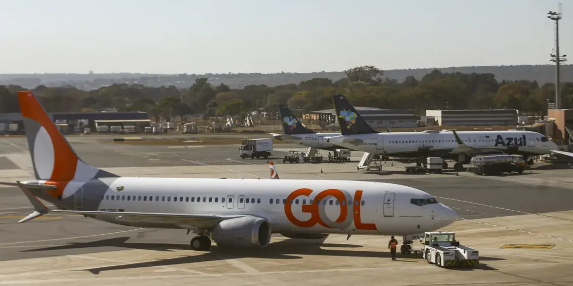 Cade determina que Gol e Azul forneçam em 30 dias detalhes do acordo de codeshare antes de expandir rotas. A medida visa avaliar possíveis efeitos concorrenciais da cooperação comercial.