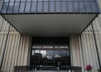 O Copom se reúne em 16 e 17 de setembro para definir a taxa Selic. A decisão deve levar em conta inflação acima da meta, contas públicas e o cenário econômico internacional.