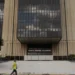Boletim Focus do Banco Central prevê alta de 2,16% no PIB em 2025, inflação de 4,85% acima da meta e dólar a R$ 5,55. Projeções impactam juros e cenário econômico.