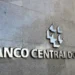 As contas externas do Brasil registraram déficit de US$ 4,7 bilhões em agosto, menor que o de 2024. Balança comercial positiva e redução no déficit de serviços ajudaram no resultado, segundo Banco Central.