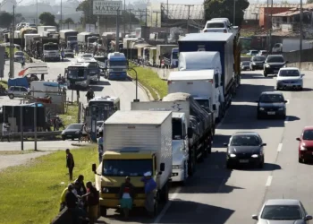 O Brasil celebra em 16 de setembro o Dia Nacional do Caminhoneiro, com homenagens e destaque para políticas públicas que buscam melhorar as condições de trabalho e saúde da categoria.