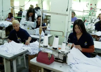 A TV Brasil exibe nesta segunda (22), às 23h, o programa “Caminhos da Reportagem”, que mostra histórias de egressos do sistema prisional em busca de reintegração social. Atração aborda preconceitos, desafios e iniciativas de capacitação e emprego.