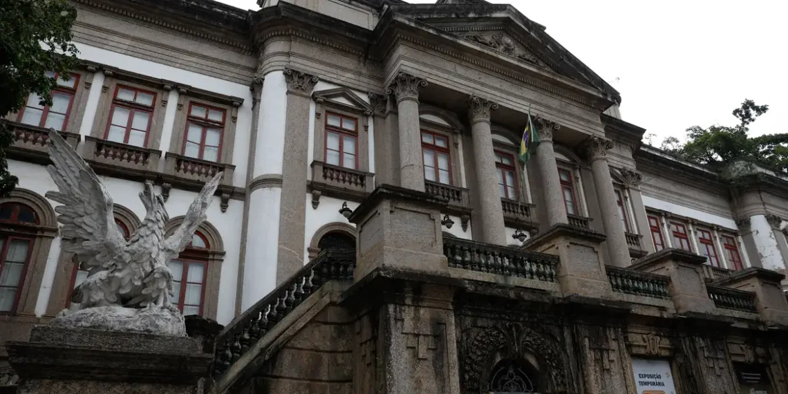 O SGB e a Petrobras vão lançar em 19 de setembro as obras do novo Centro Científico e Cultural da Urca, no Rio. Projeto de R$ 200 milhões inclui revitalização do Museu de Ciências da Terra e laboratórios de referência em geociências.