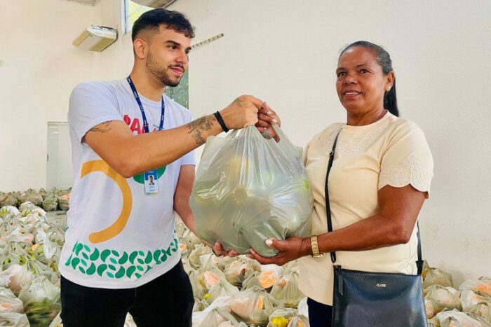 O Programa de Aquisição de Alimentos (PAA) garante renda a agricultores familiares e distribui alimentos saudáveis a famílias em vulnerabilidade em Sergipe, transformando vidas no campo e na cidade.