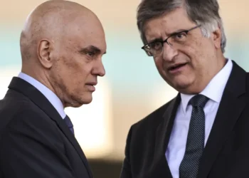 STF começa julgamento de Jair Bolsonaro e sete ex-assessores acusados pela PGR de tentativa de golpe de Estado. Réus podem pegar até 40 anos de prisão.