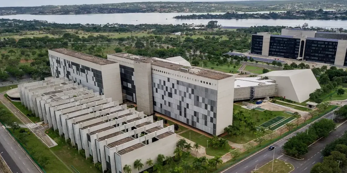 A Sexta Turma do STJ anulou a condenação de Adriana Villela no “Crime da 113 Sul”, em Brasília, após reconhecer cerceamento de defesa no Tribunal do Júri. O caso volta à fase inicial.