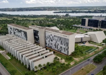 A Sexta Turma do STJ anulou a condenação de Adriana Villela no “Crime da 113 Sul”, em Brasília, após reconhecer cerceamento de defesa no Tribunal do Júri. O caso volta à fase inicial.