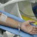 Sociedade de Reumatologia alerta: pacientes do SUS têm acesso ao remédio, mas não ao local adequado para aplicação, comprometendo eficácia do tratamento.