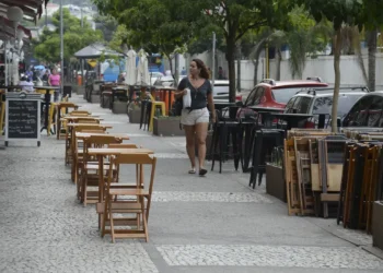 Levantamento do Procon-SP mostra que apenas 25% dos estabelecimentos fiscalizados cumprem o Protocolo Não se Cale, que prevê acolhimento a mulheres em situação de risco e violência.