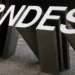 O BNDES abriu edital de até R$ 5 bilhões para selecionar fundos de investimento voltados à transição ecológica e soluções baseadas na natureza. A expectativa é mobilizar R$ 18 bilhões em projetos sustentáveis até 2026.