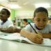 Projeto que cria o Sistema Nacional de Educação (SNE) retorna ao Senado após aprovação na Câmara. PLP 235/2019 institui identificação única de alunos, plataforma de dados e comissões para melhorar a gestão da educação.