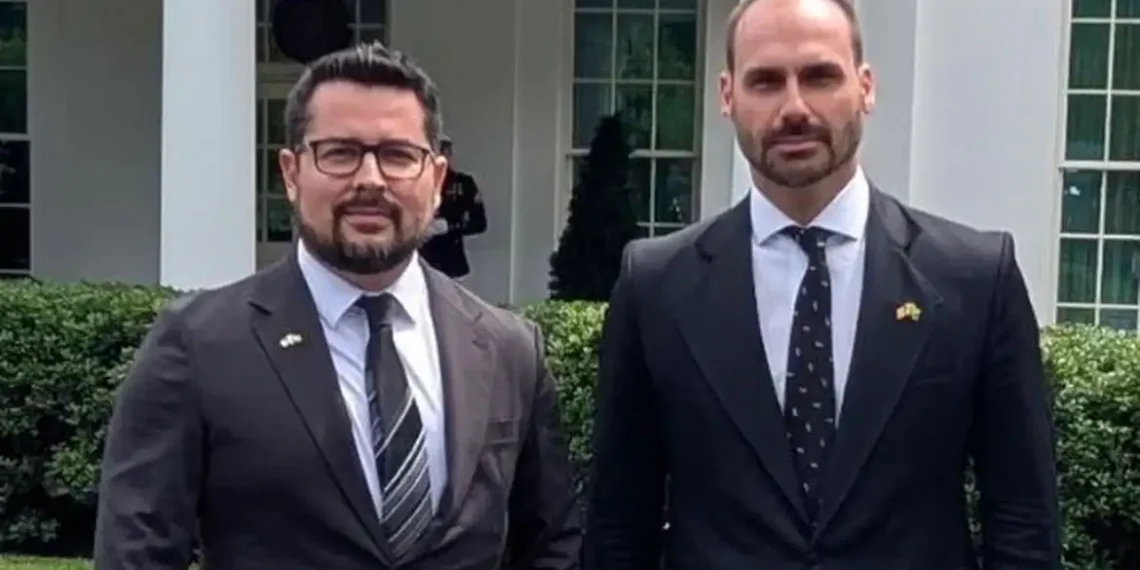 O ministro Alexandre de Moraes deu prazo de 15 dias para Eduardo Bolsonaro e Paulo Figueiredo apresentarem defesa sobre denúncia da PGR no STF. Eles são acusados de coação no curso do processo.