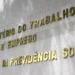 Ministério do Trabalho e Emprego envia notificações a 80 mil empregadores sobre débitos no FGTS de domésticos. Dívidas ultrapassam R$ 375 milhões.