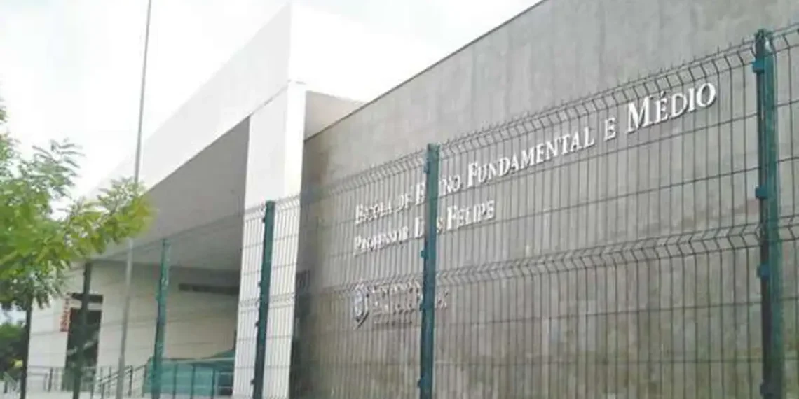 Um ataque a tiros em escola estadual de Sobral (CE) deixou dois alunos mortos e três feridos nesta quinta (25). Autoridades como Elmano de Freitas e Camilo Santana se manifestaram e prometeram reforço na segurança e apoio às famílias.