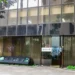 Cremerj investiga morte de paciente após lipoaspiração e enxerto nos glúteos em clínica de Campo Grande, no Rio. Polícia apreendeu medicamentos vencidos e interditou o local.