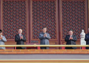 A China celebrou nesta quarta-feira (3) o 80º aniversário da vitória na Segunda Guerra Mundial com desfile militar em Beijing. Xi Jinping destacou compromisso com a paz, exibiu novos armamentos e propôs iniciativa de governança global.