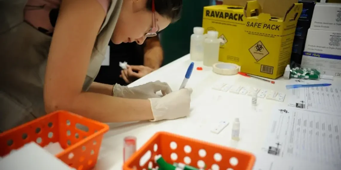 Casos de hepatite A cresceram 50% no Rio de Janeiro em 2025, chegando a quase 500 registros. Secretário de Saúde alerta sobre vacinação e cuidados com higiene.