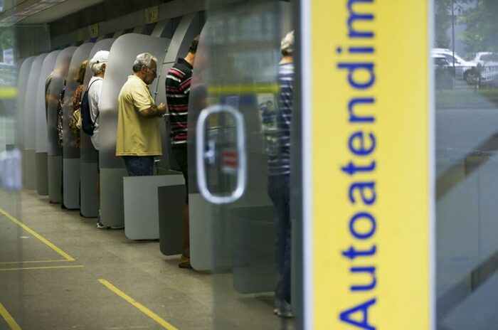 A CAE do Senado se reúne em 16/9 para analisar seis projetos de lei, incluindo portabilidade automática de salários, crédito com juros reduzidos, passagens gratuitas para idosos e medidas contra tarifaço dos EUA.
