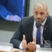 O ministro Alexandre de Moraes ordenou que o presídio em Magé envie imagens para apurar visitas irregulares ao ex-deputado Daniel Silveira, condenado a 8 anos e 9 meses por ataques ao STF.