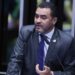 O STJ afastou temporariamente o governador do Tocantins, Wanderley Barbosa, e sua esposa, Karynne Sotero Campos, por suspeita de desvios de recursos públicos destinados à pandemia. A decisão ocorre durante a segunda fase da Operação Fames-19.