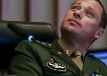 A Primeira Turma do STF formou maioria para validar a delação premiada do ex-ajudante de Bolsonaro, Mauro Cid, no caso da tentativa de golpe de Estado. Julgamento continua com análise de absolvição e penas.