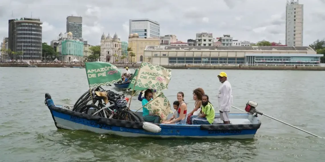 A 4ª Virada Cultural Amazônia de Pé acontece em todo o Brasil entre 19 e 21 de setembro. O movimento mobiliza sociedade e artistas pela proteção de 50 milhões de hectares de florestas antes da COP30 em Belém.