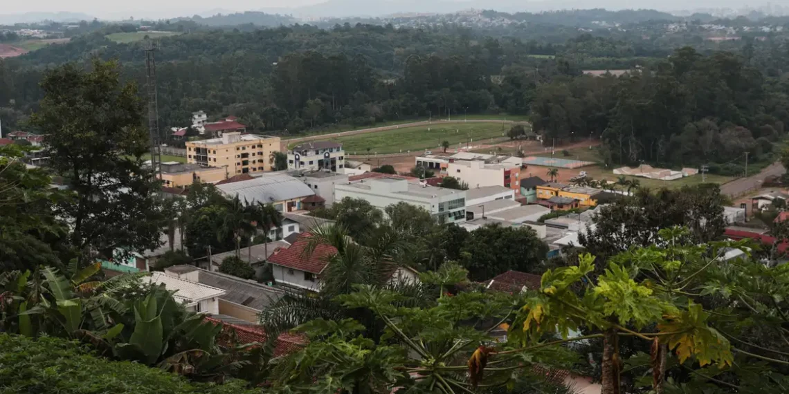 Índice Firjan de Gestão Fiscal aponta melhora nas contas municipais em 2024, mas 36% das cidades brasileiras ainda enfrentam situação fiscal difícil ou crítica, afetando 46 milhões de pessoas.