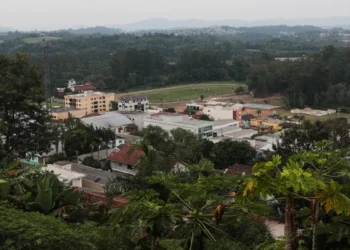 Índice Firjan de Gestão Fiscal aponta melhora nas contas municipais em 2024, mas 36% das cidades brasileiras ainda enfrentam situação fiscal difícil ou crítica, afetando 46 milhões de pessoas.