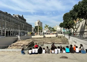 O projeto Clubinho de Leitura, do Instituto Pretos Novos, vai atender 1.200 alunos da rede pública do Rio até 2025 com atividades sobre literatura, cultura negra e identidade racial.