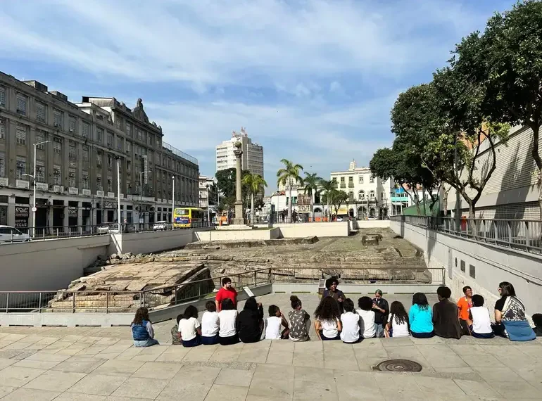 O projeto Clubinho de Leitura, do Instituto Pretos Novos, vai atender 1.200 alunos da rede pública do Rio até 2025 com atividades sobre literatura, cultura negra e identidade racial.