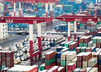 Exportações brasileiras somam US$ 227,6 bilhões de janeiro a agosto de 2025, puxadas pela alta de 29,9% nas compras da China. Superávit mensal chega a US$ 6,1 bilhões, apesar da queda nas vendas para os EUA após tarifaço de Donald Trump.