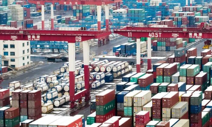 Exportações brasileiras somam US$ 227,6 bilhões de janeiro a agosto de 2025, puxadas pela alta de 29,9% nas compras da China. Superávit mensal chega a US$ 6,1 bilhões, apesar da queda nas vendas para os EUA após tarifaço de Donald Trump.