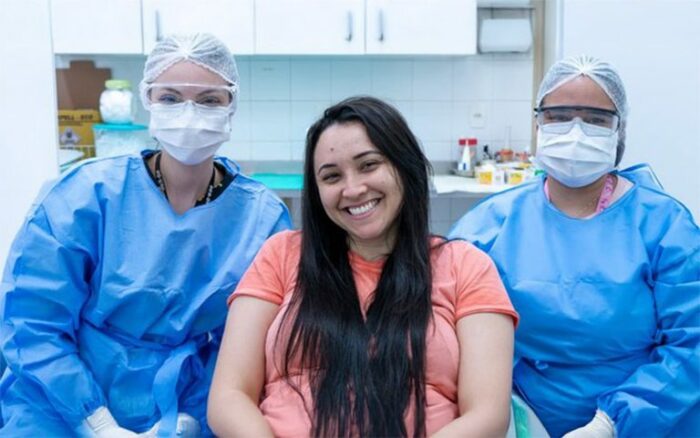 Programa Brasil Sorridente amplia atenção à saúde bucal no SUS com 33 mil equipes, 800 novas unidades móveis e investimento de R\$ 4,3 bilhões, beneficiando milhões em todo o Brasil.