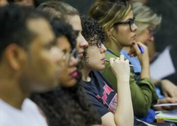 andidatos do Concurso Público Nacional Unificado (CPNU 2) poderão acessar o Cartão de Confirmação com local de prova a partir das 18h de segunda-feira (22), no site da FGV. Provas acontecem em 5 de outubro.