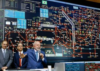 Presidente Lula inaugura o Linhão Manaus–Boa Vista e conecta Roraima ao Sistema Interligado Nacional. Obra histórica traz energia mais barata, limpa e estável, com economia de R$ 600 milhões anuais.